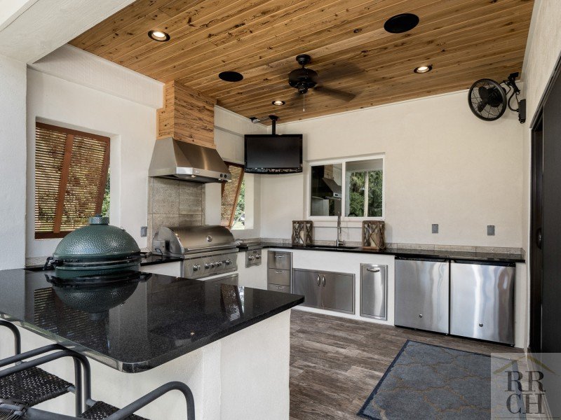 Full Outside Kitchen