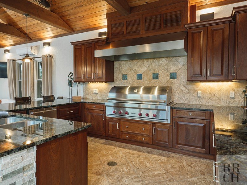 Full Outdoor Kitchen with Large Range