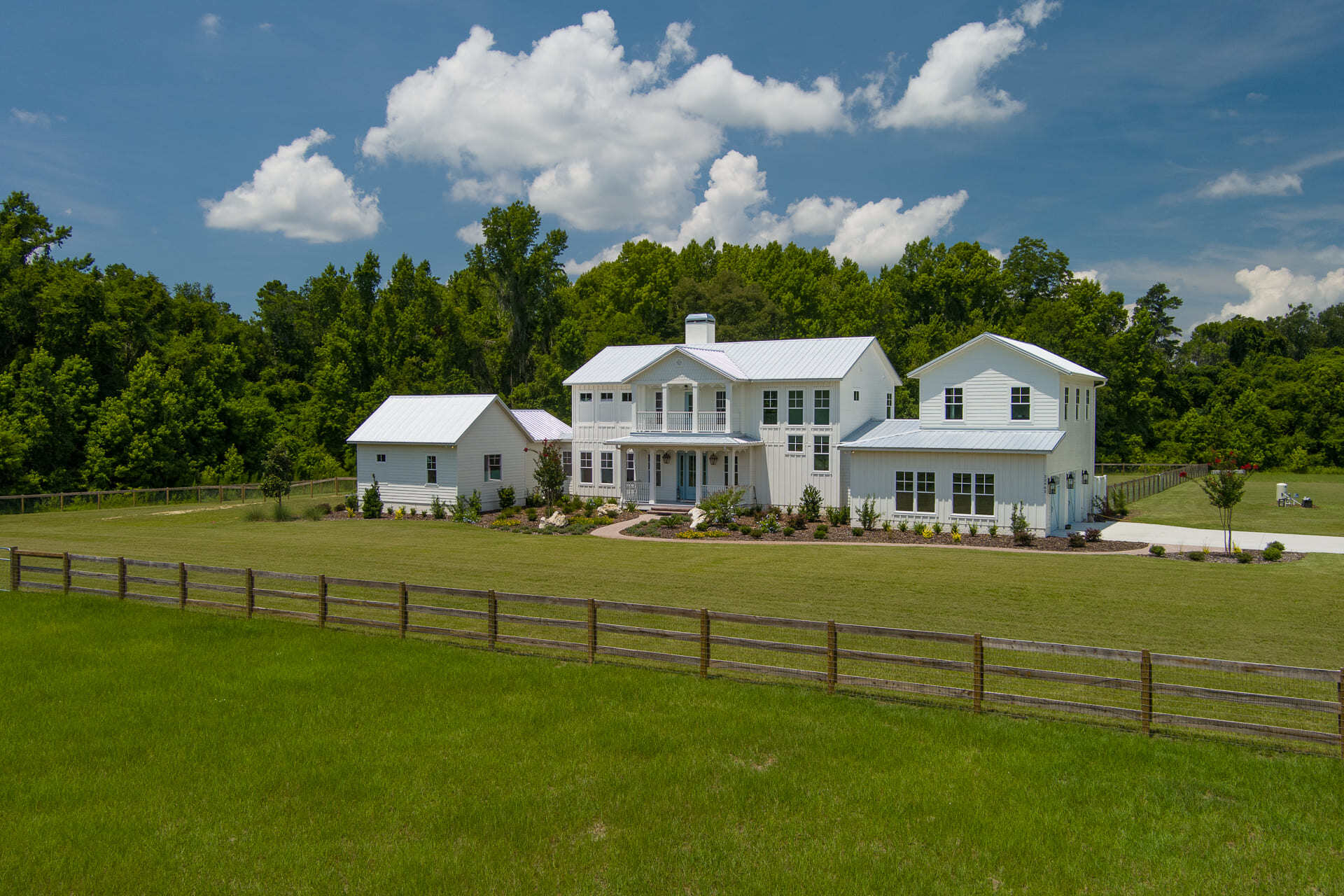 Custom Built Modern Farmhouse on Large Plot of Land Custom Built Modern Farmhouse on Large Plot of Land