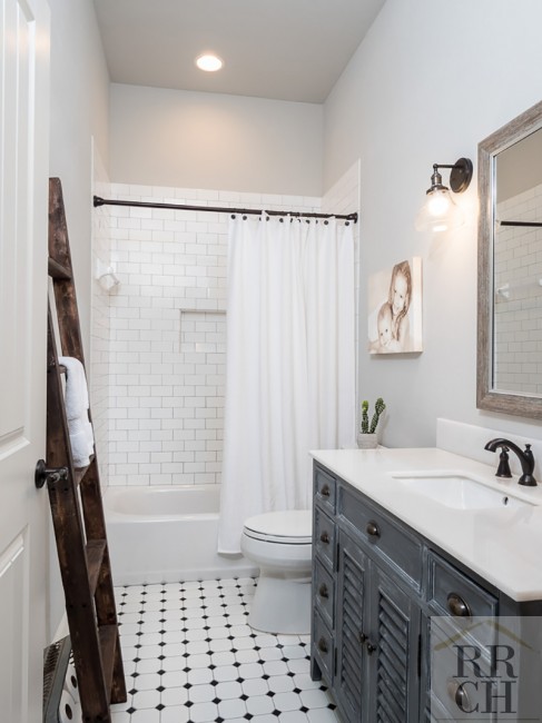Classic Custom Full Bathroom in Gainesville New Build