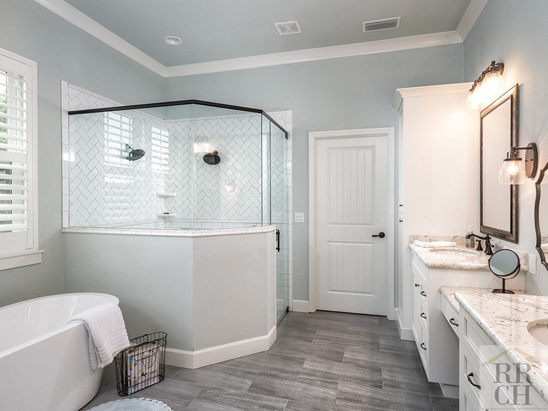 Luxury Enclosed Tiled Roll In Shower Custom Home Build