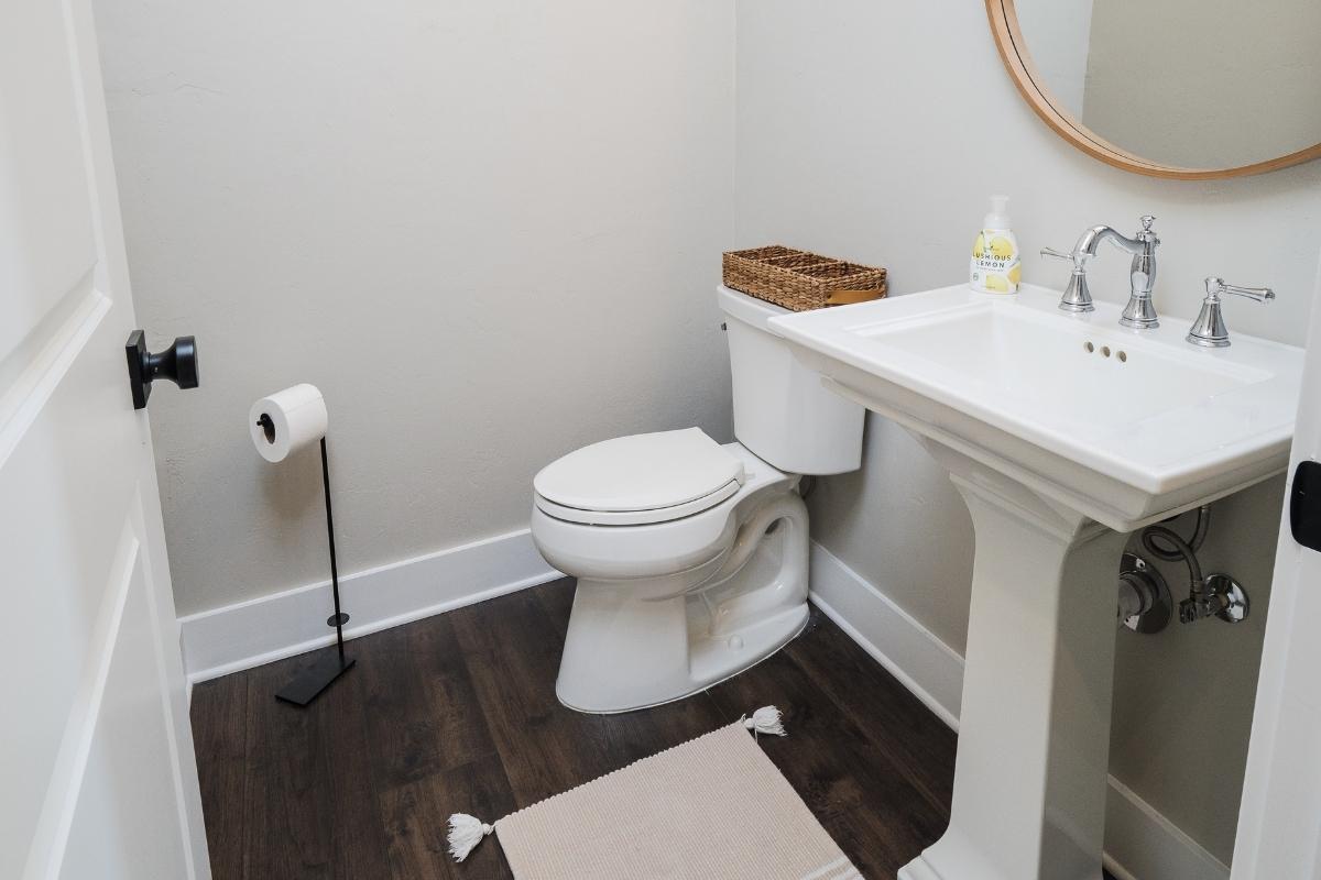 All white Bathroom -1